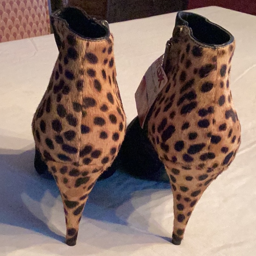 Never worn Saint Laurent suede booties - Picture 2 of 9
